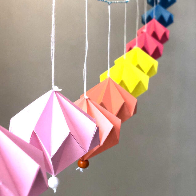 Paper diamond garlan